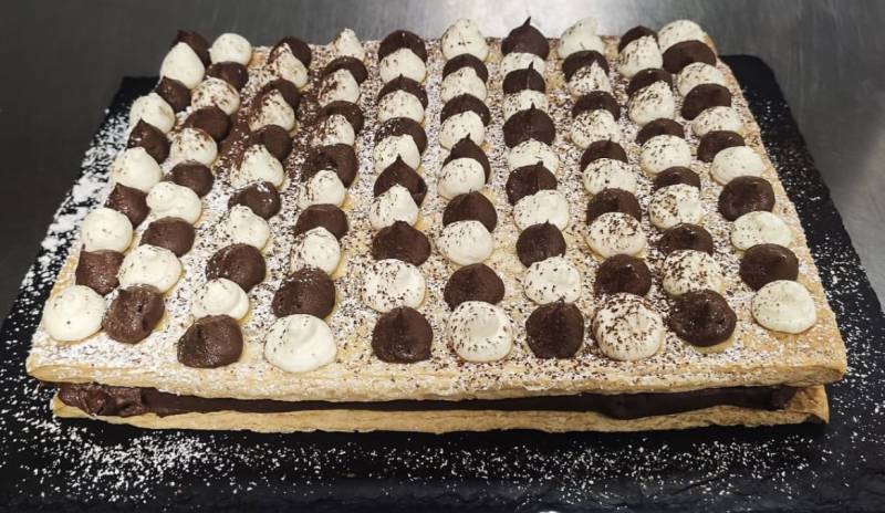 Gâteau d'anniversaire personnalisé au Trèfle Rouge à Montpellier