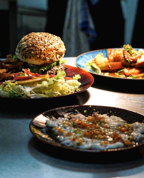 Réserver une table dans un restaurant avec bar à cocktail pour une soirée afterwork à Lattes